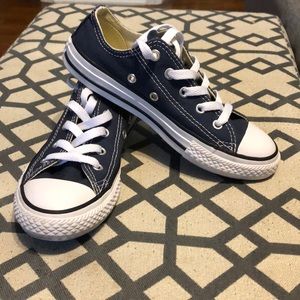 Navy blue Converse. EUC